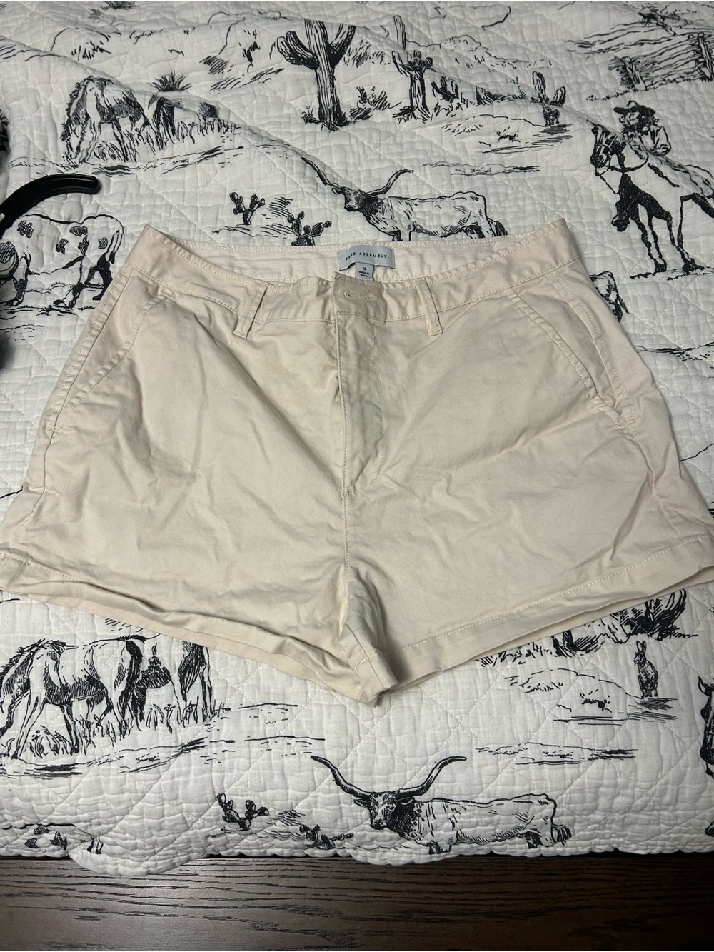 Women's Cream Chino Shorts